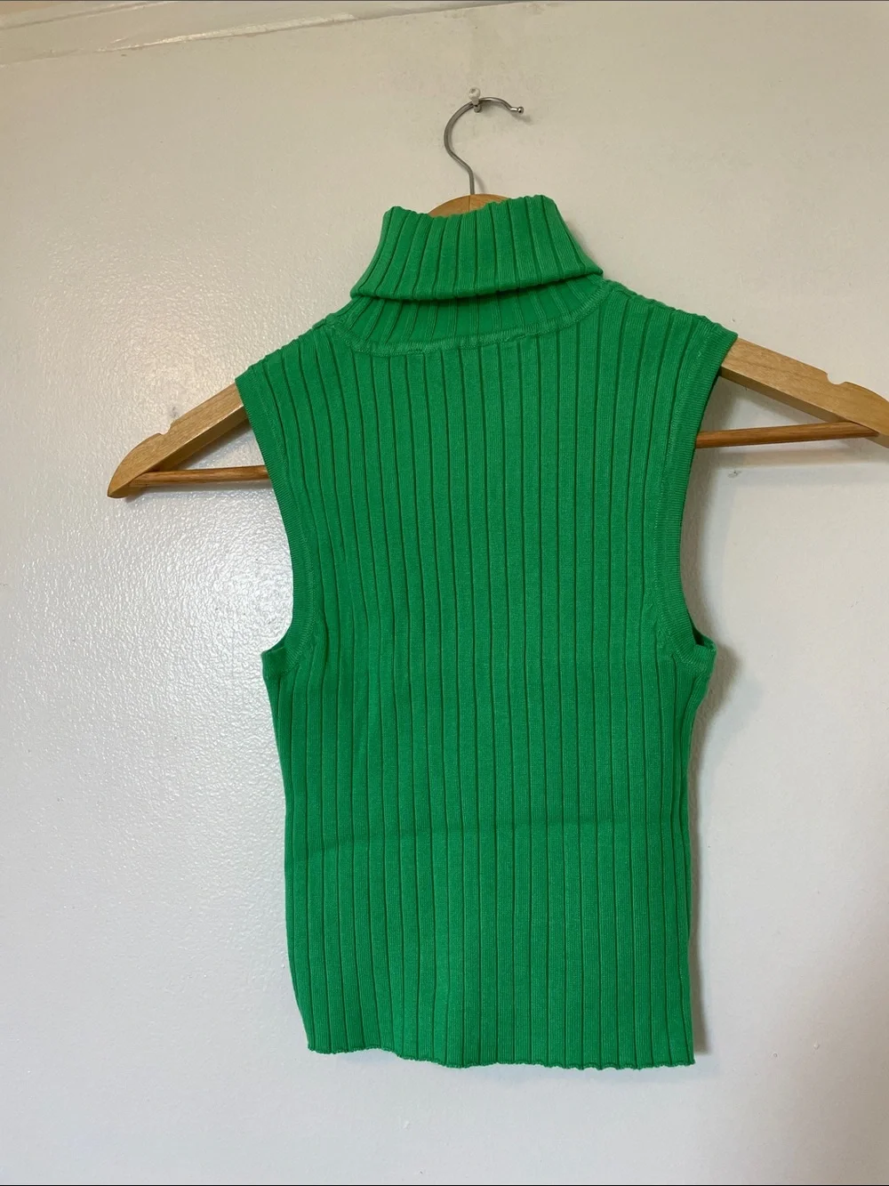 ZARA Sleeveless Ribbed Turtleneck Sweater Tank in Green - Picture 4 of 5